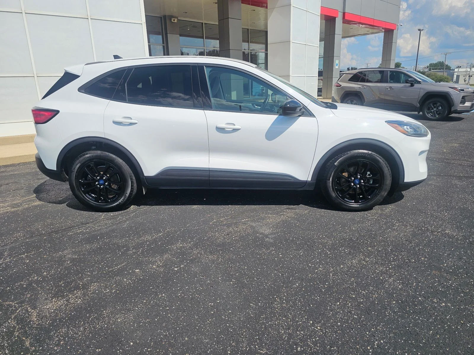 Used 2020 White Ford SE Sport image 2