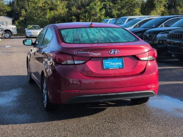 Used 2016 Red Hyundai SE image 3