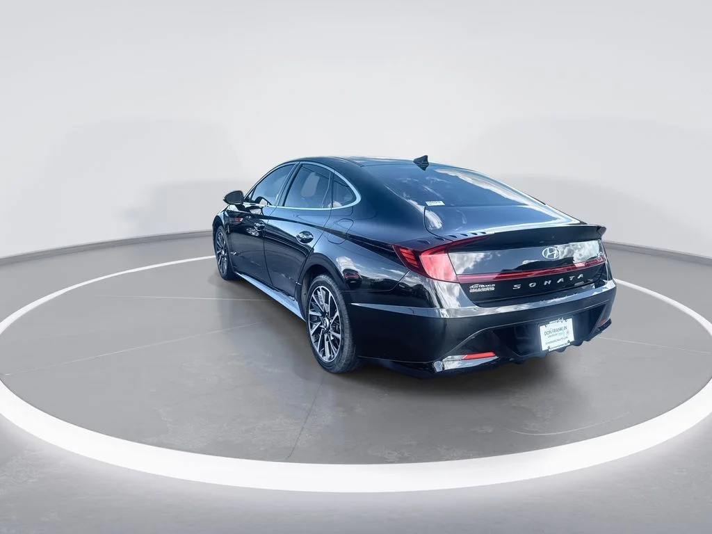 Used 2020 Black Hyundai SEL Plus image 6