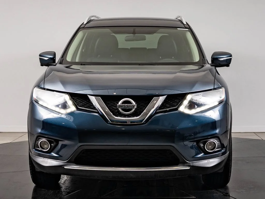 Used 2015 Arctic Blue Metallic Nissan SL image 2