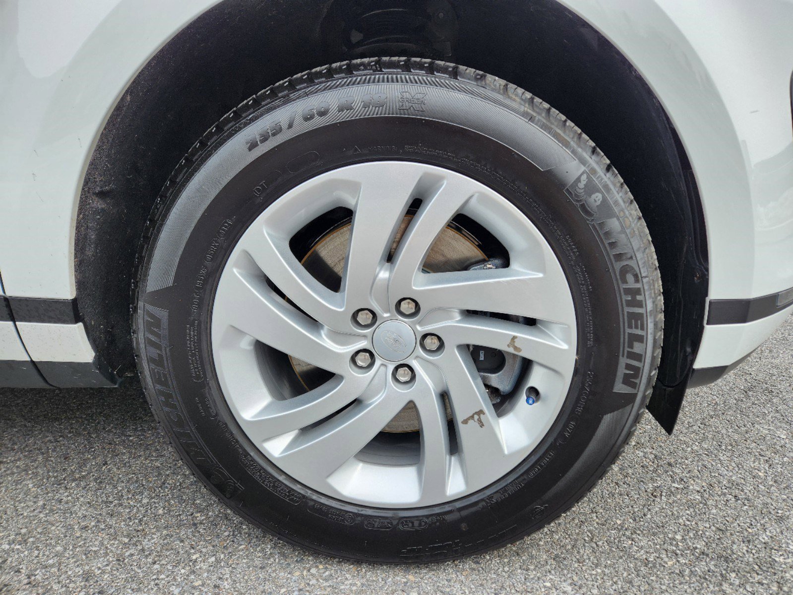 Certified Used 2024 Fuji White Land Rover Core S image 7