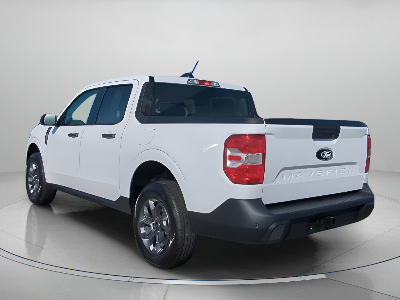 New 2026 Oxford White Ford XLT image 19