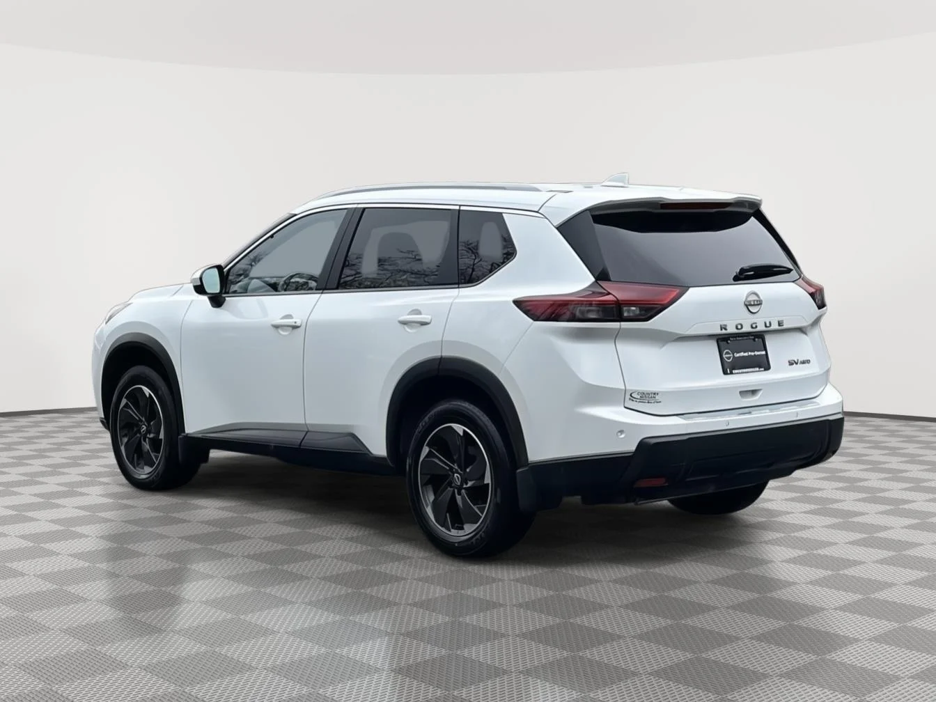 Used 2024 Everest White Pearl Nissan SV image 7
