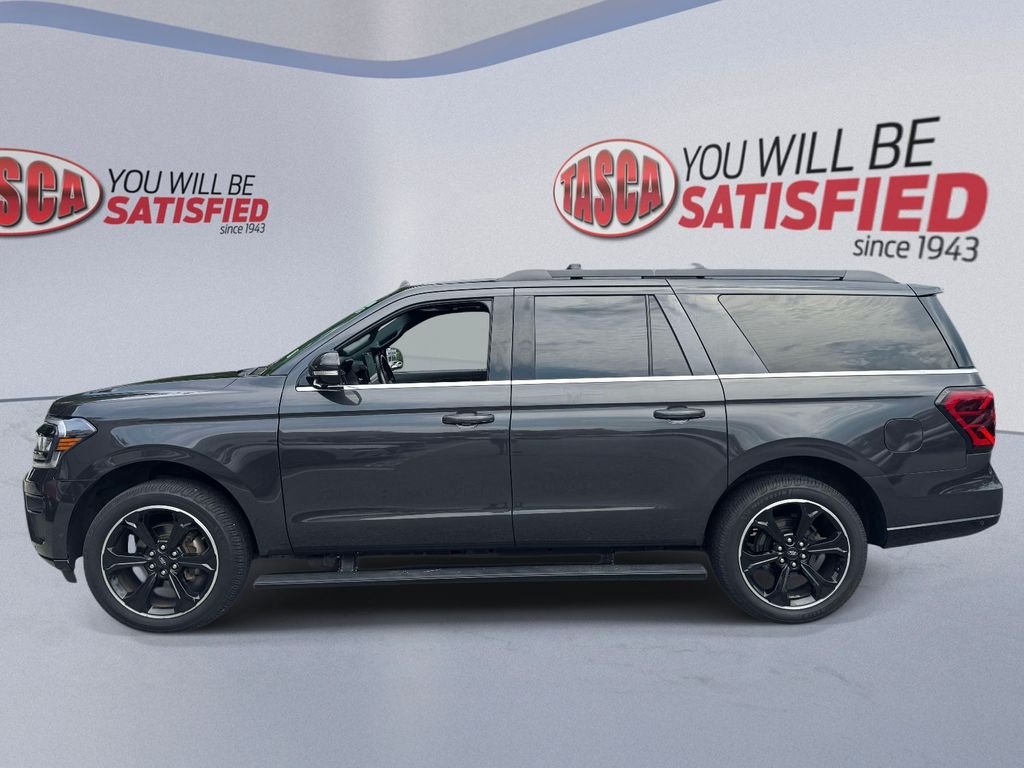 Used 2022  Ford Limited image 7