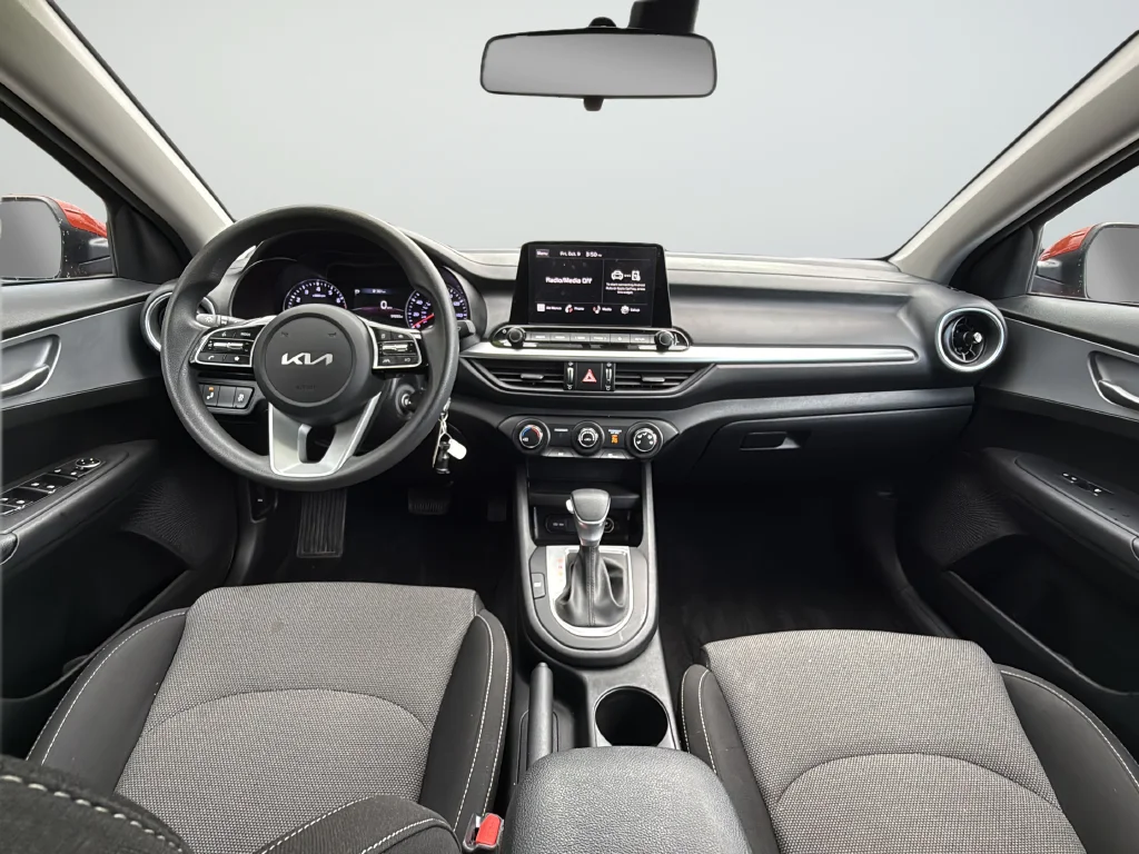 Used 2023 Red Kia LXS image 9
