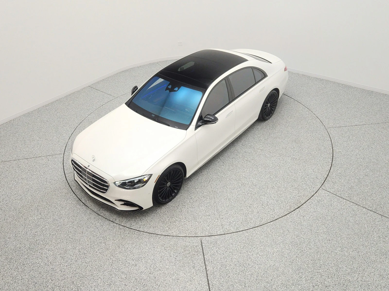 Certified Used 2023 MANUFAKTUR Diamond White Mercedes-Benz S 580 4MATIC® Sedan image 9