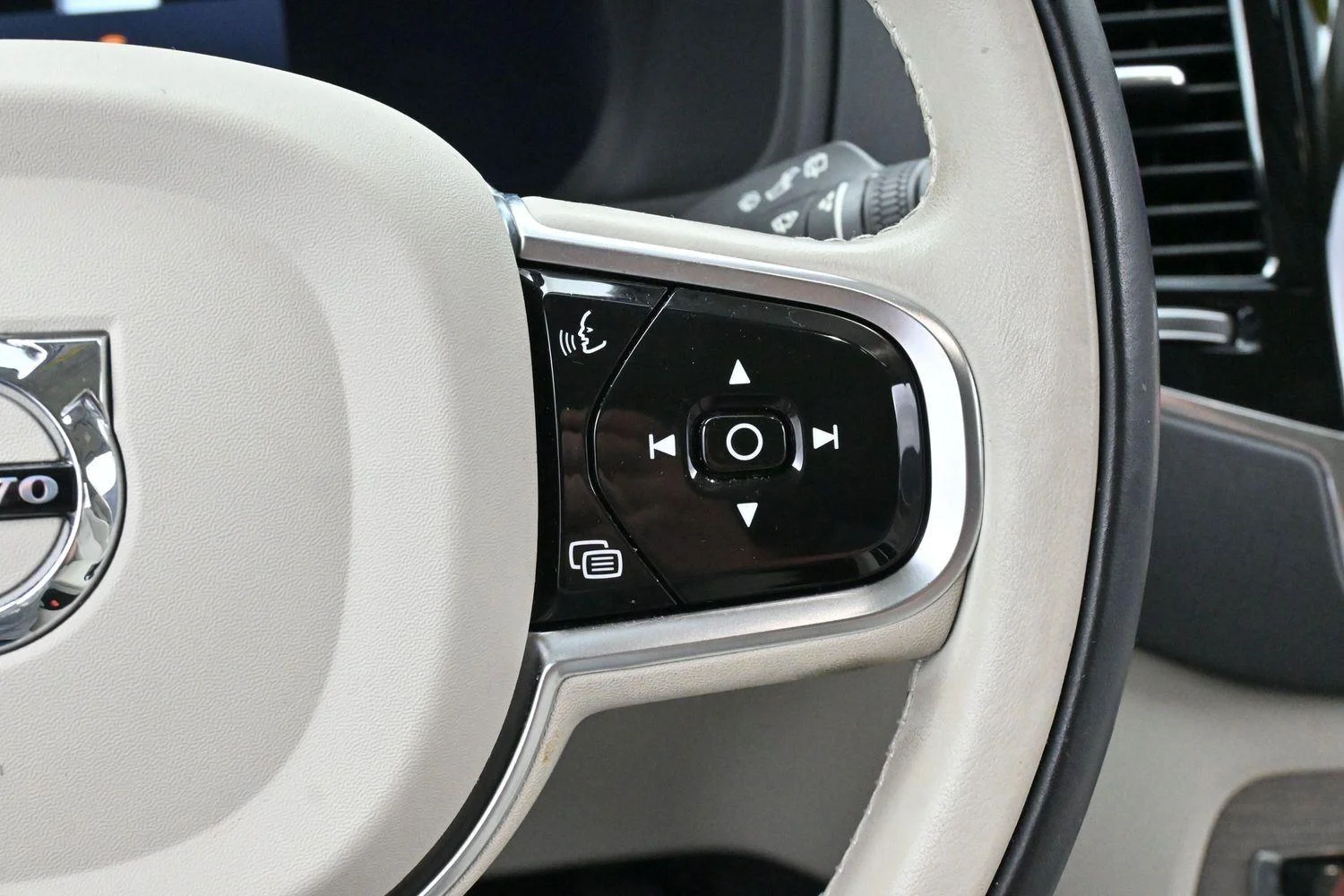 Used 2023 Blue Volvo Plus image 20