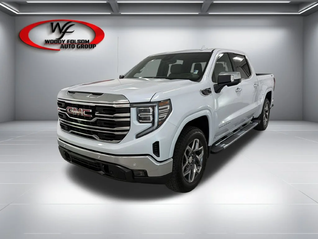 New 2026 Glacier White Tricoat GMC SLT image 3