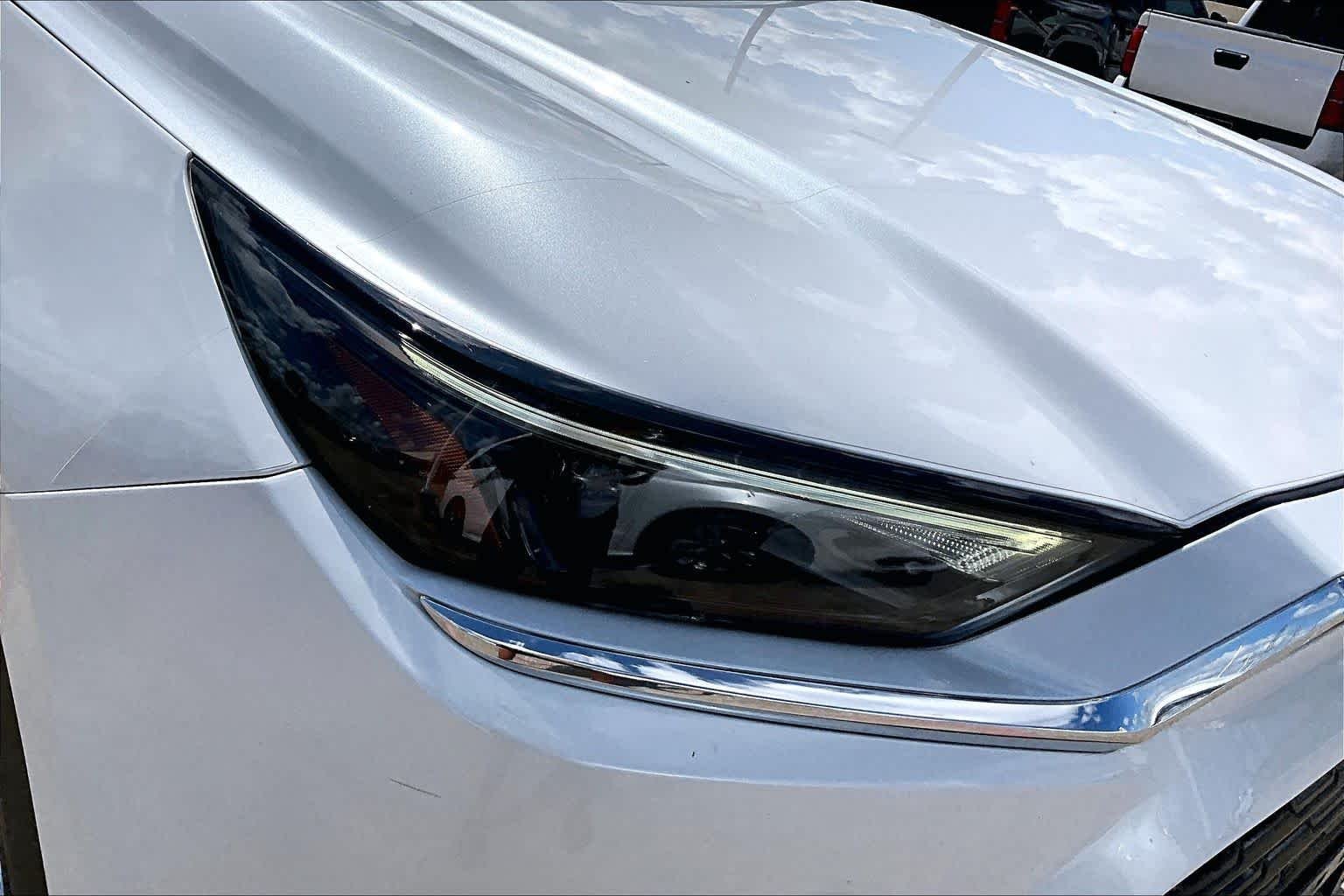 Used 2024 Wind Chill Pearl Toyota Limited image 28
