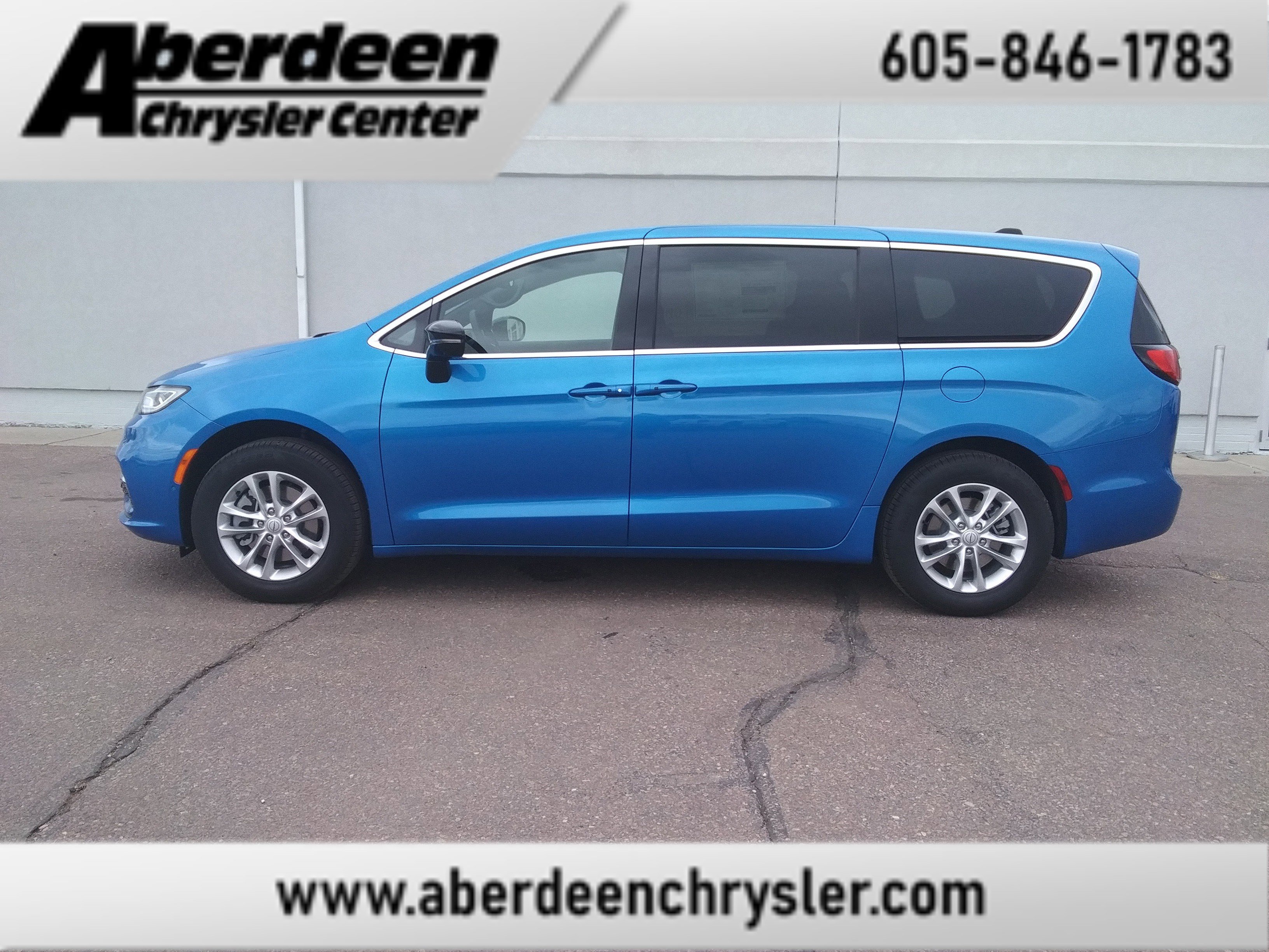 2026 Chrysler Pacifica Select AWD's photo