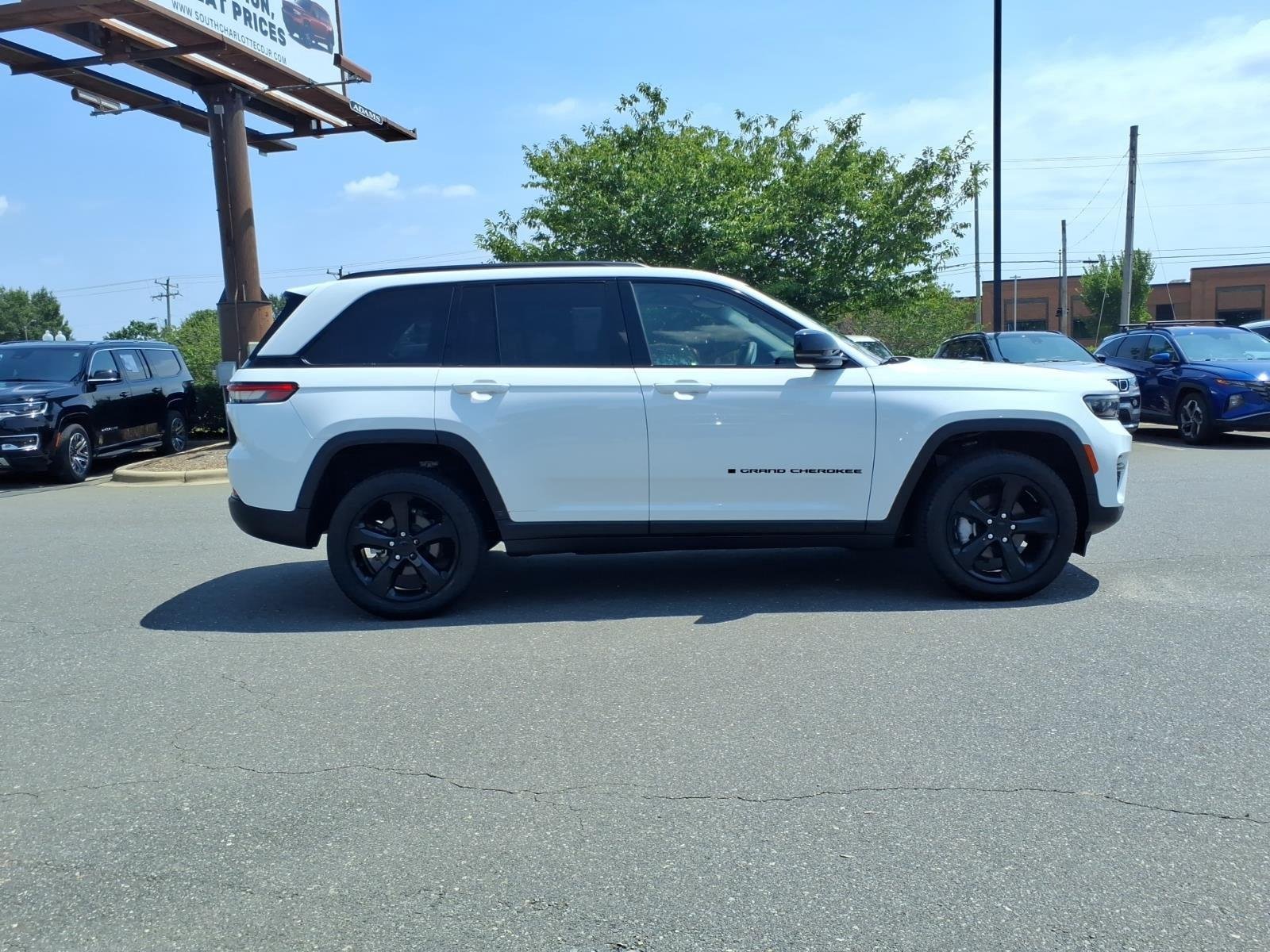 Used 2023 Bright White Clearcoat Jeep Limited image 11
