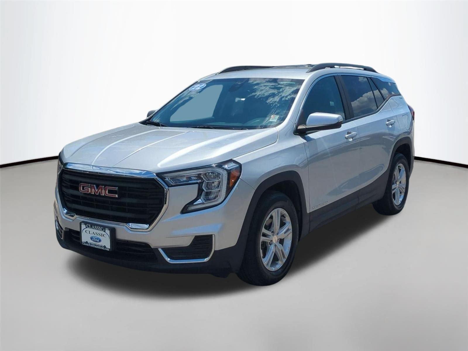 Used 2022 Quicksilver Metallic GMC SLE image 1