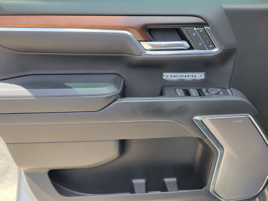 Used 2025 Silver GMC Denali image 19