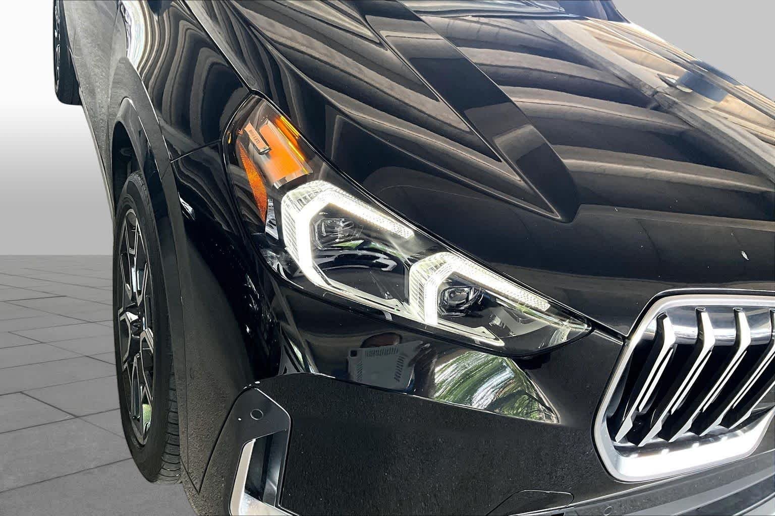 Used 2023 Black Sapphire Metallic BMW xDrive28i image 26
