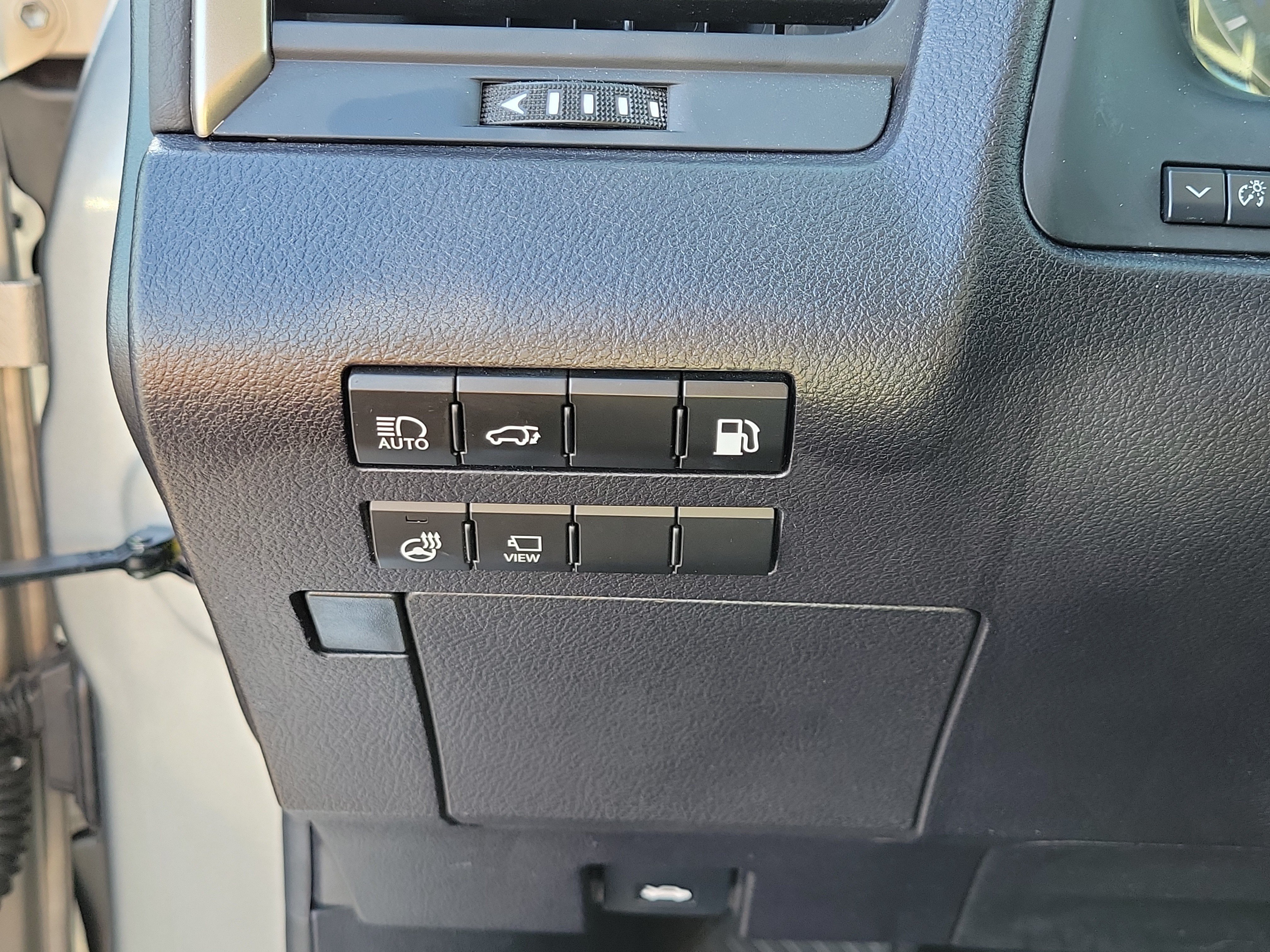 Used 2022 Silver Lexus 450h image 25