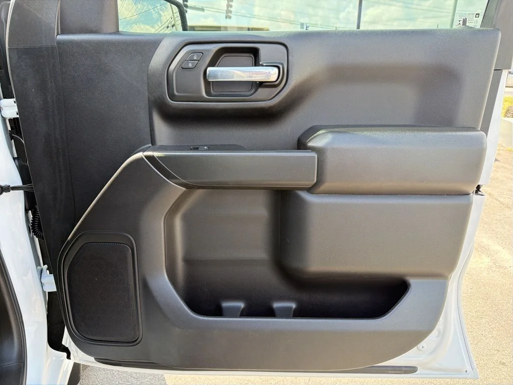 Used 2021 White Chevrolet Custom image 25