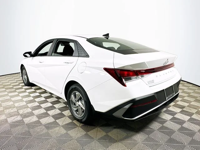 New 2026 Hyundai ELANTRA SE