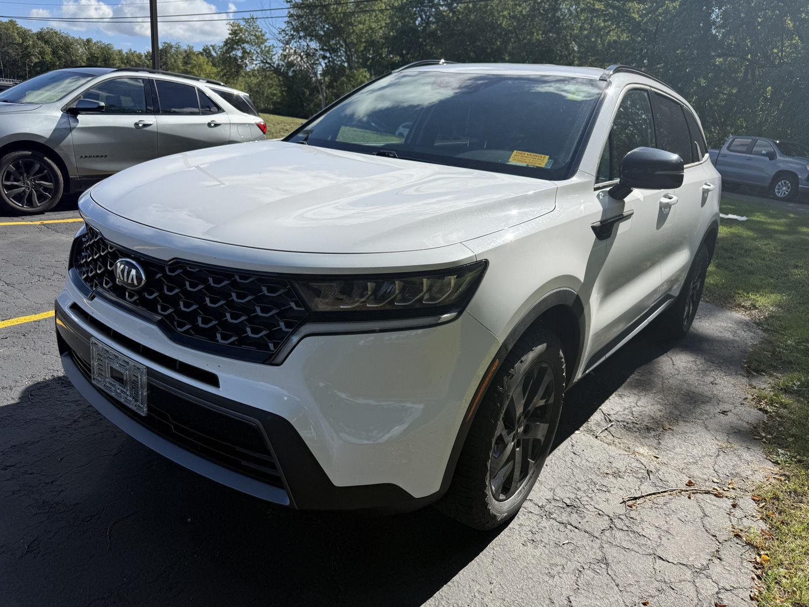 Used 2021 Glacial White Pearl Kia S image 2