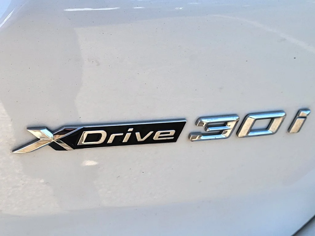 Used 2021 Mineral White Metallic BMW xDrive30i image 25