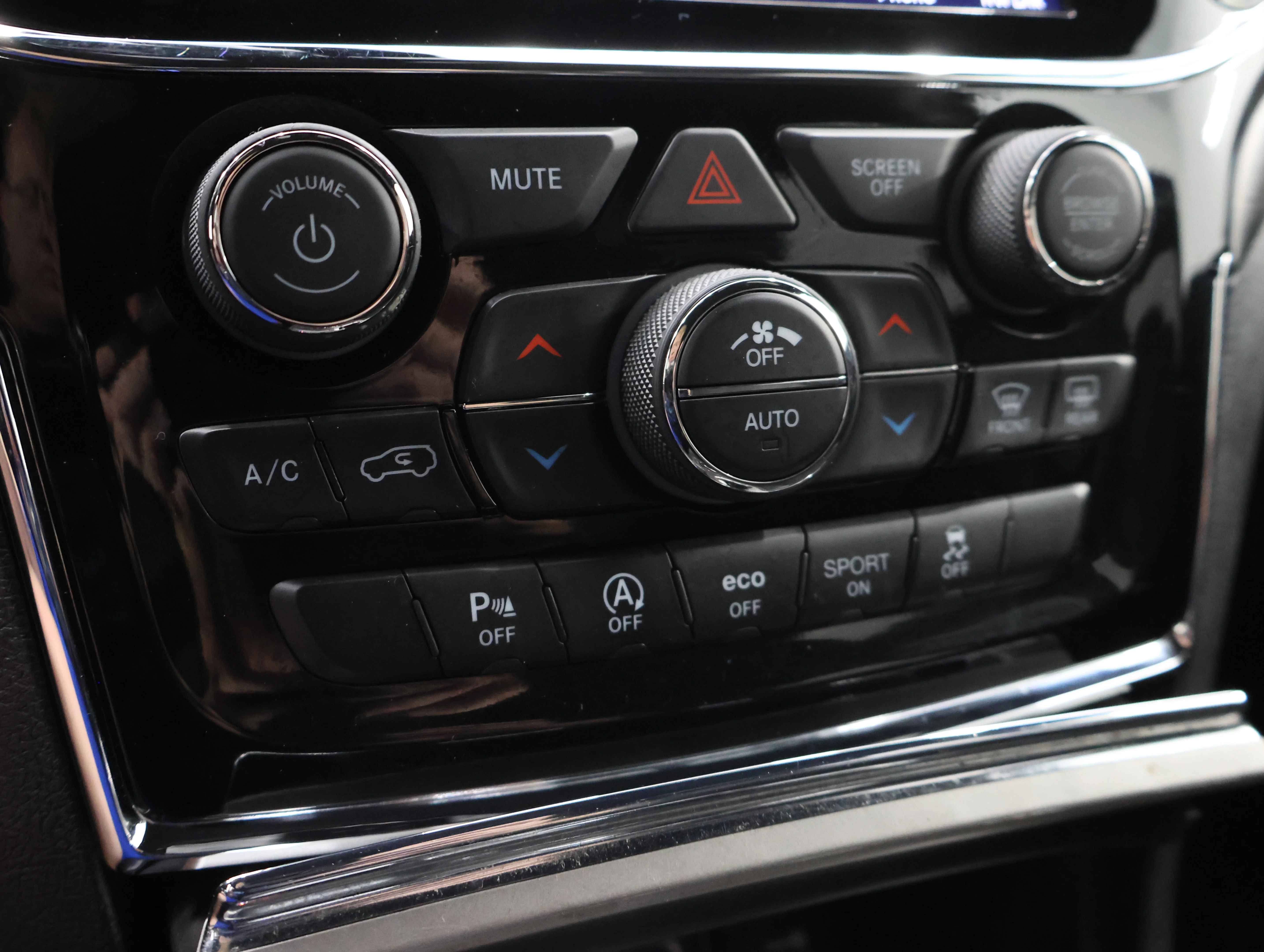 Used 2020 Sting-Gray Clearcoat Jeep Altitude image 48