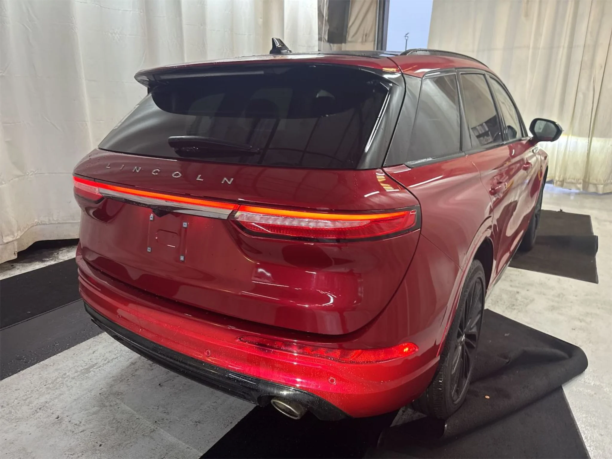 Used 2025 Red Carpet Metallic Tinted Clearcoat Lincoln Grand Touring image 3