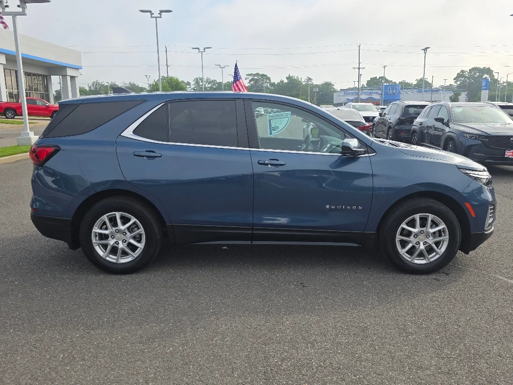 Used 2024 Lakeshore Blue Metallic Chevrolet LT image 18