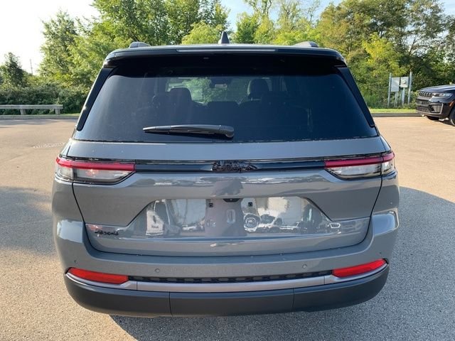 New 2027 Sting-Gray Clearcoat Jeep Laredo Altitude image 3