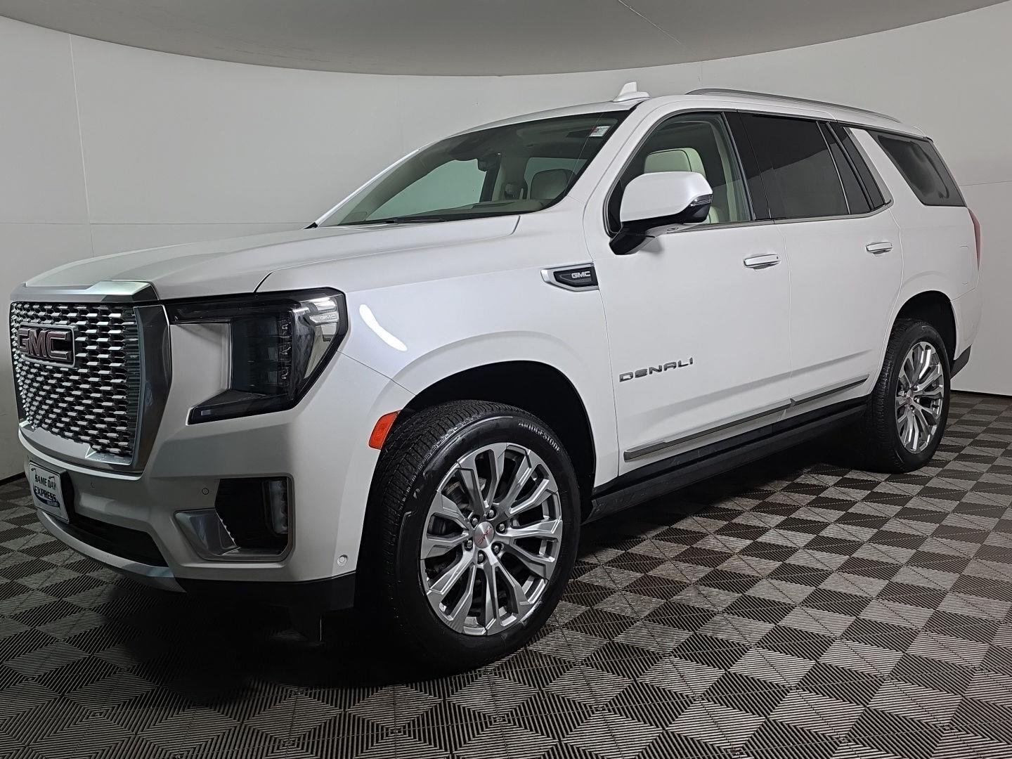 Used 2024 White Frost Tricoat GMC Denali image 7