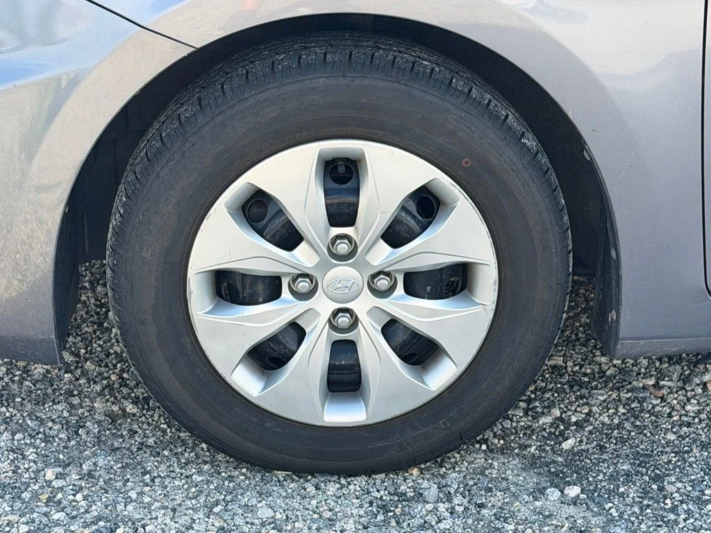 Used 2017 Gray Hyundai SE image 15