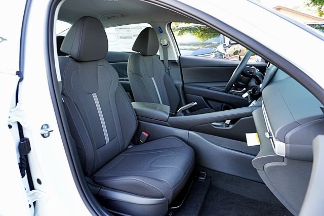 New 2026 White Hyundai SE image 14
