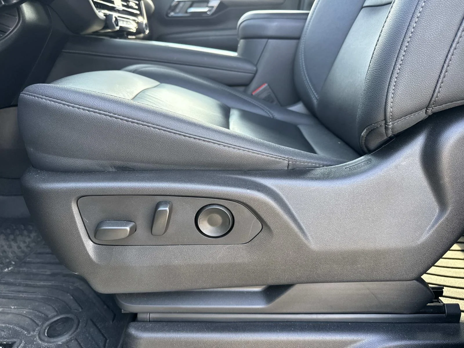 Used 2025 Black Chevrolet 4WD 4dr Z71 image 18