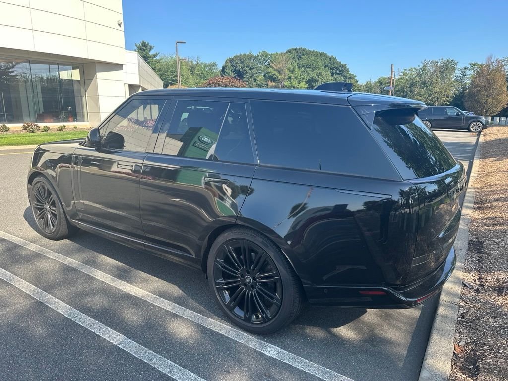 Used 2025 Santorini Black Metallic Land Rover SE image 2