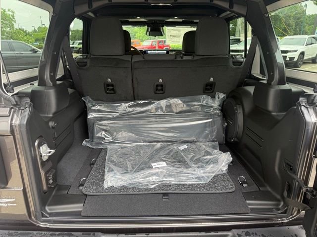 New 2026 Granite Crystal Metallic Clear-Coat Exterior Paint Jeep  image 22