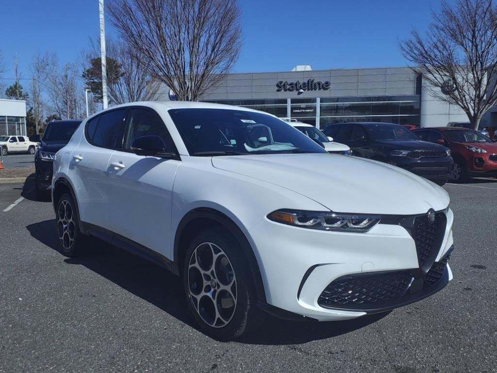 New 2025 Milano White Exterior Paint Alfa Romeo  image 3