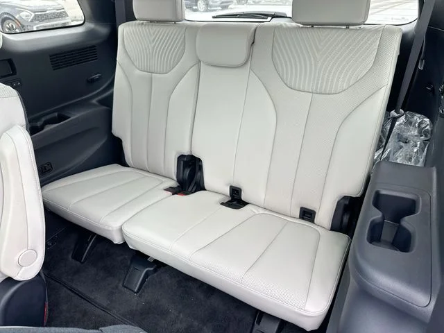 Used 2025 White Hyundai Calligraphy image 28