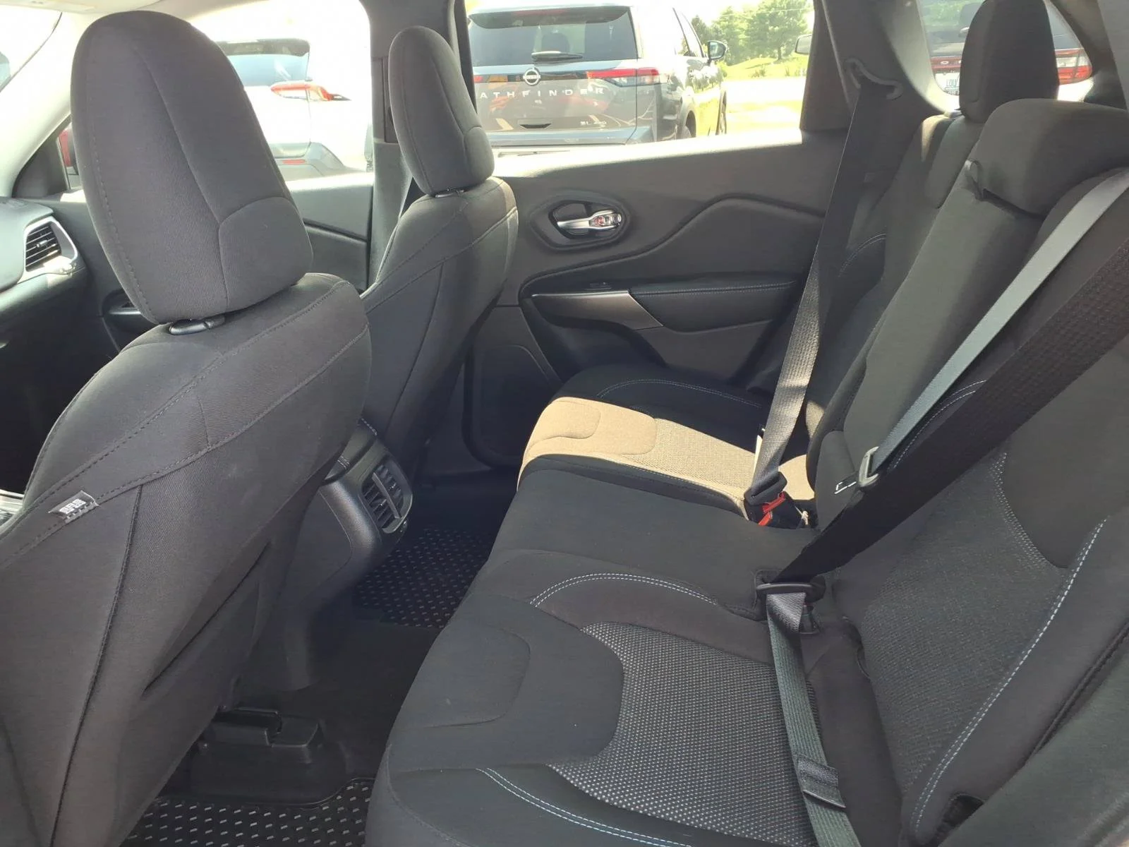 Used 2020 Velvet Red Pearlcoat Jeep Latitude image 26
