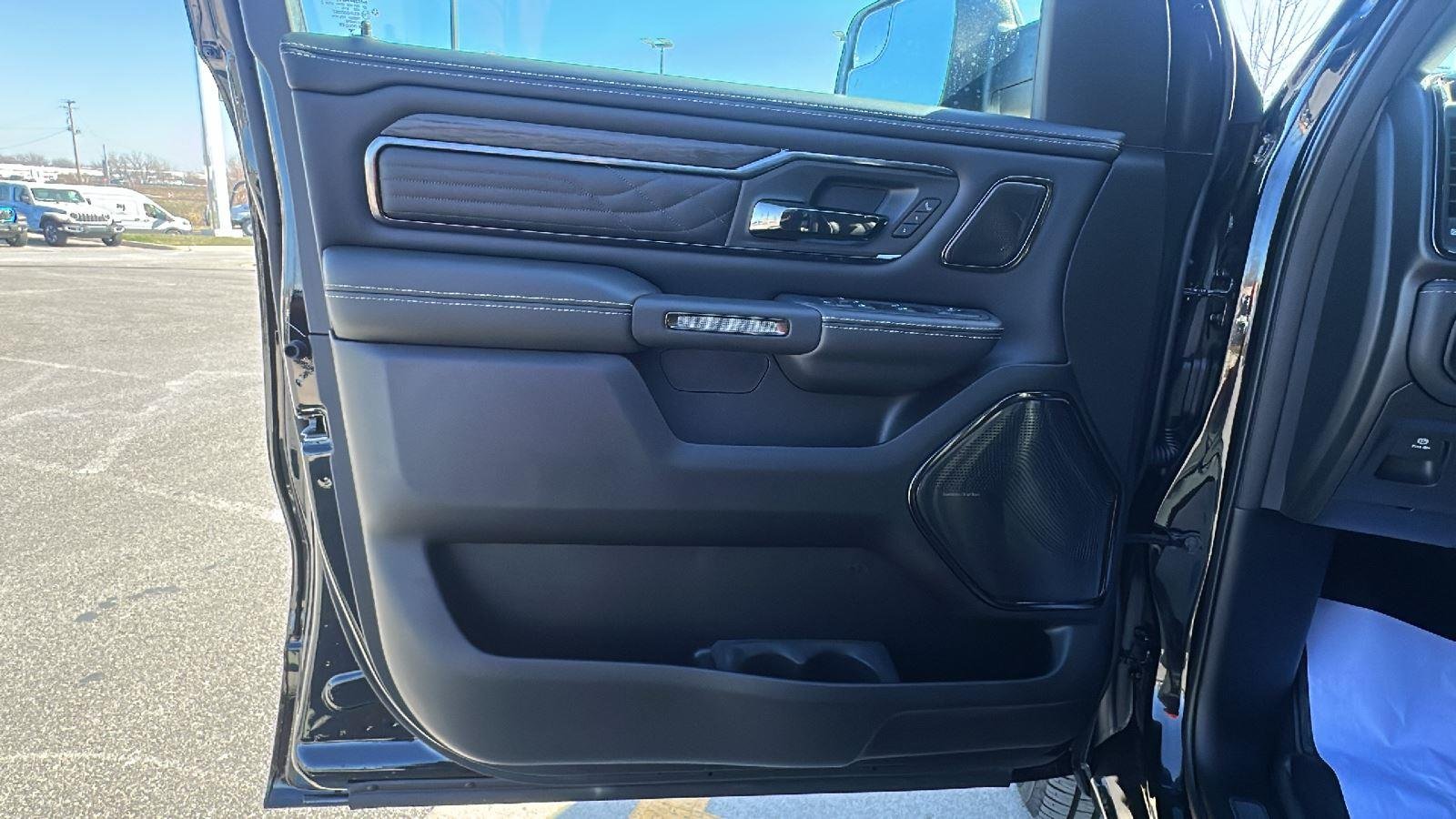 2026 RAM 1500 Limited - Photo 11