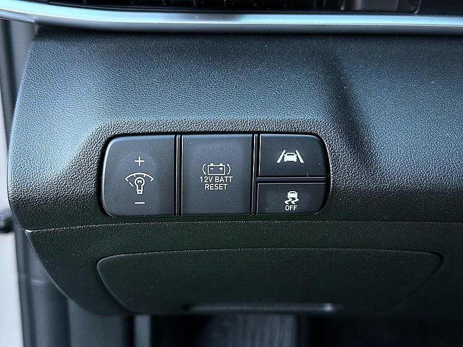 Used 2022 Fluid Metal Hyundai Blue image 17