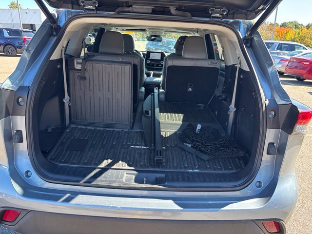 Used 2023 Moon Dust Toyota XLE image 9