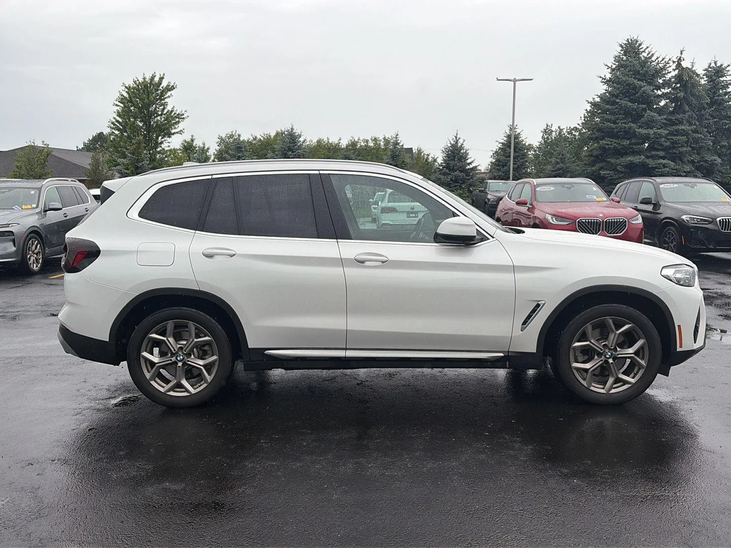 Used 2022 Mineral White Metallic BMW xDrive30i image 2