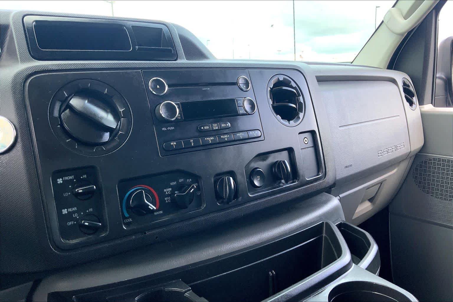 Used 2014 Oxford White Ford XLT image 33