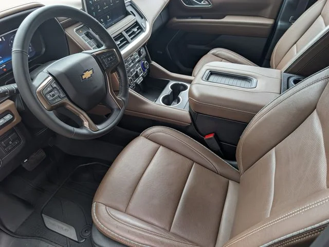 Used 2023 Pearl Chevrolet High Country image 8
