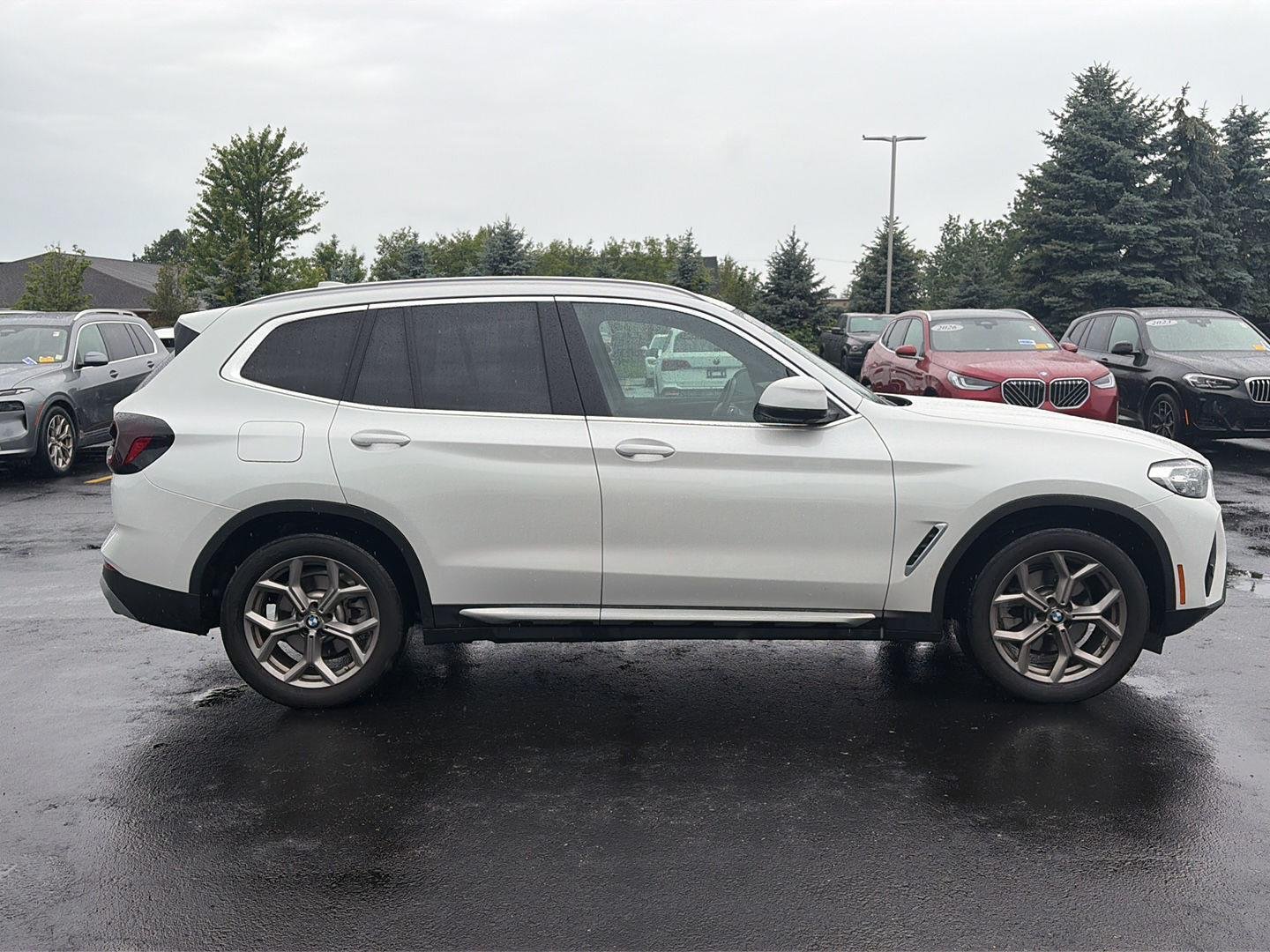 Used 2022 Mineral White Metallic BMW xDrive30i image 2
