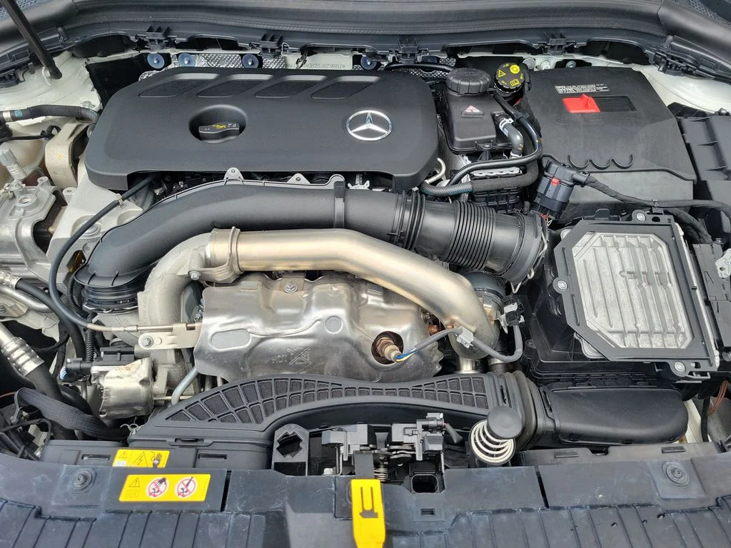 Used 2025 White Mercedes-Benz GLA 250 image 35