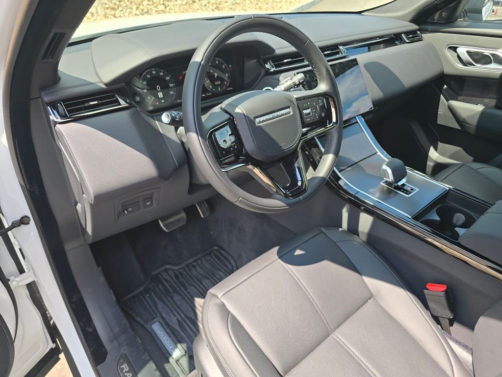 New 2026 Fuji White Land Rover Dynamic se image 38