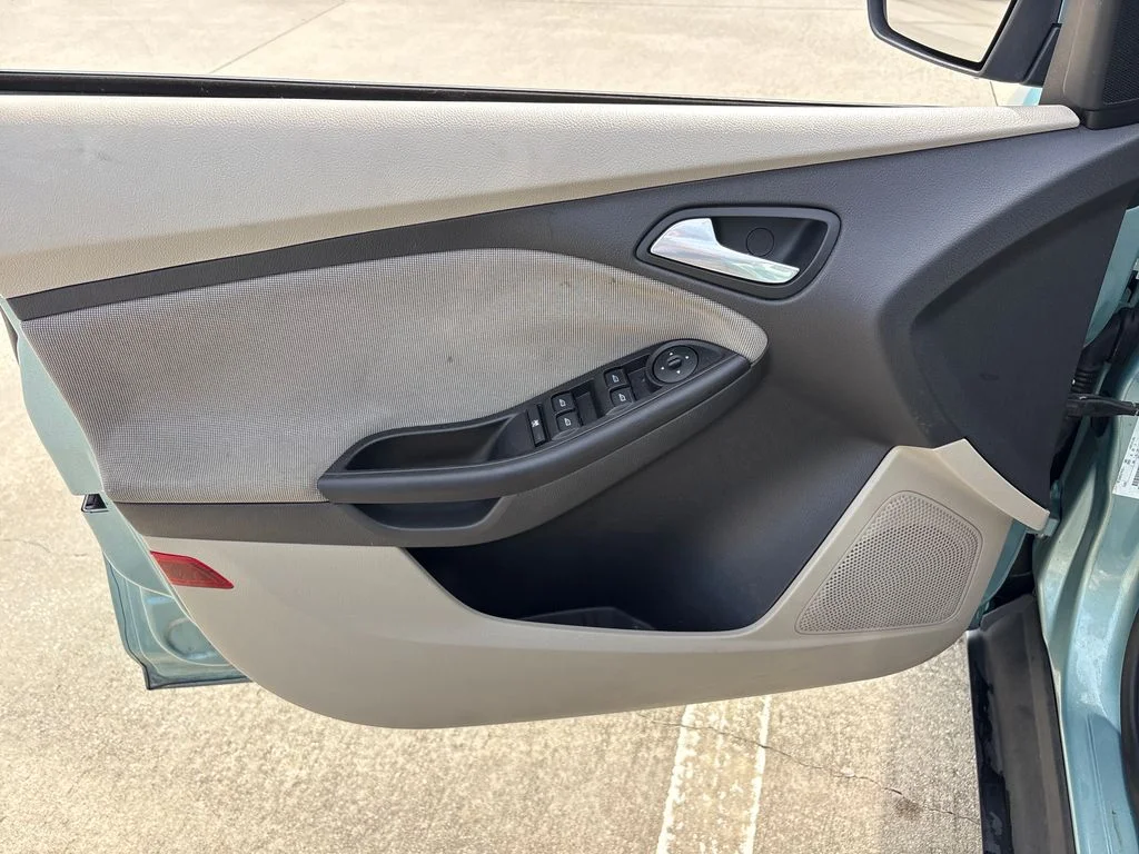 Used 2012 Green Ford SE image 16