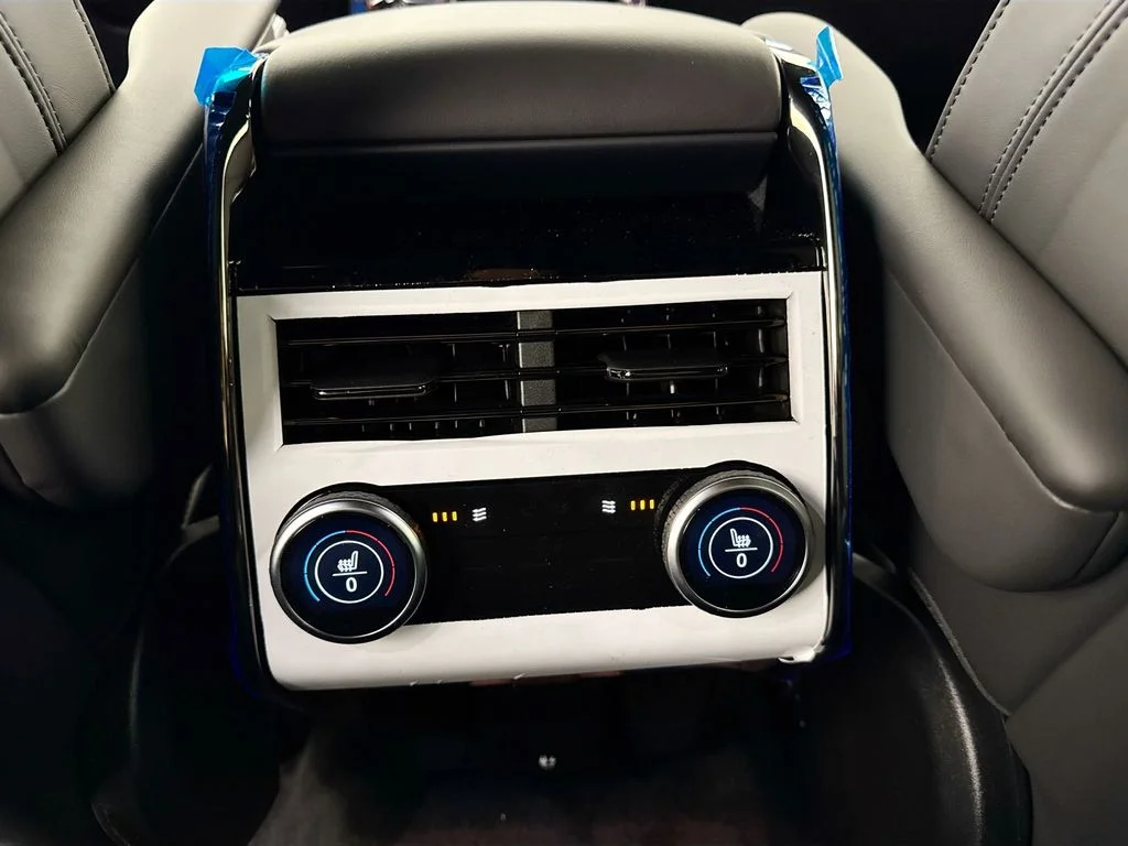 New 2026 Carpathian Grey Land Rover Dynamic SE image 27
