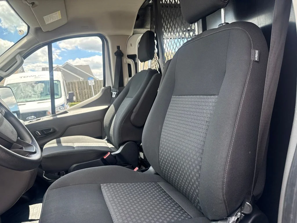 Used 2023 Oxford White Ford Base image 6