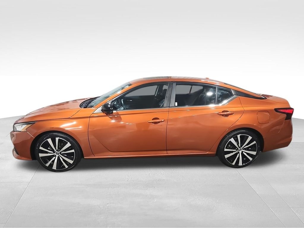 Used 2021 Orange Nissan 2.0 SR image 5