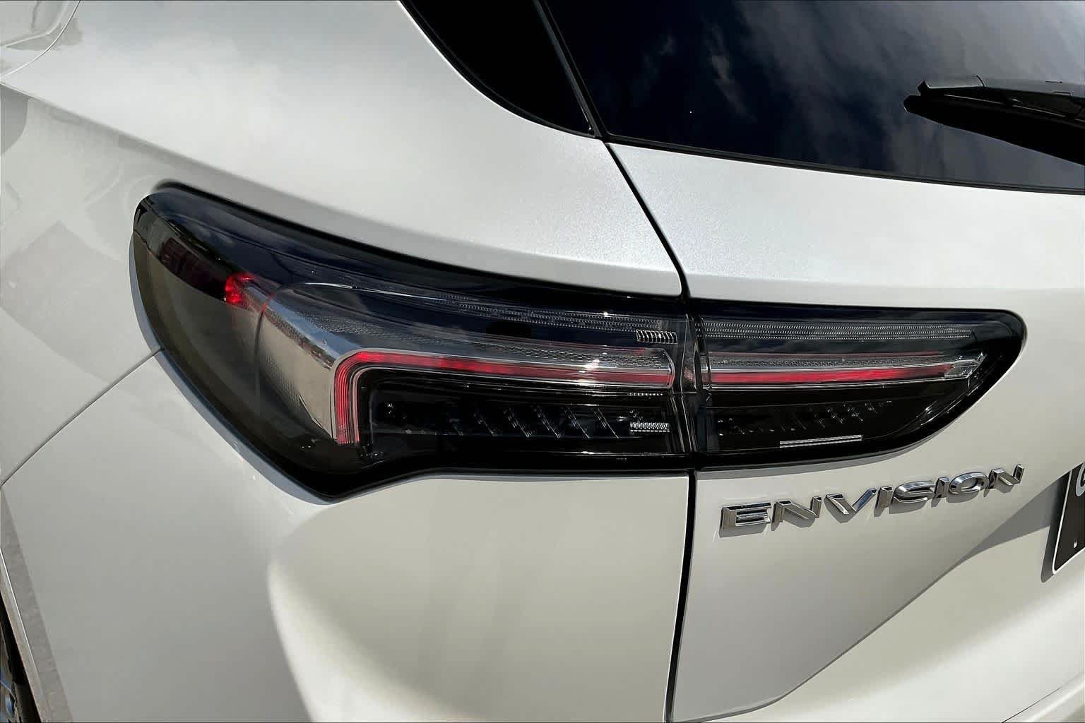 Used 2023 White Frost Tricoat Buick Avenir image 28